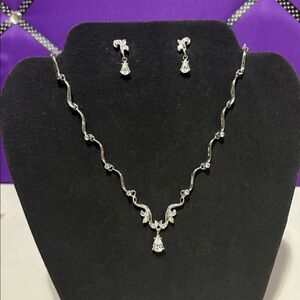 Avon Silvertone Vintage Earrings & Necklace Set